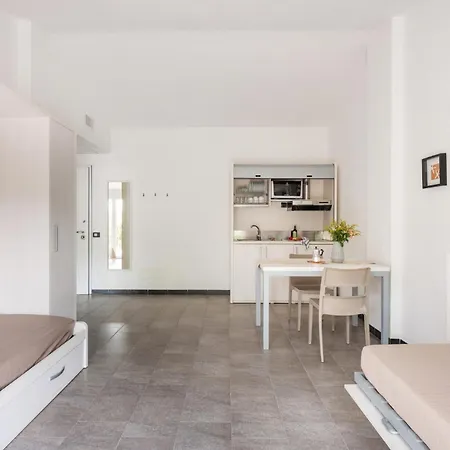 1 Bedroom Stunning In Imperia